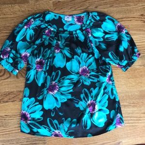 ⭐️ 3/$20 Worthington floral blouse
